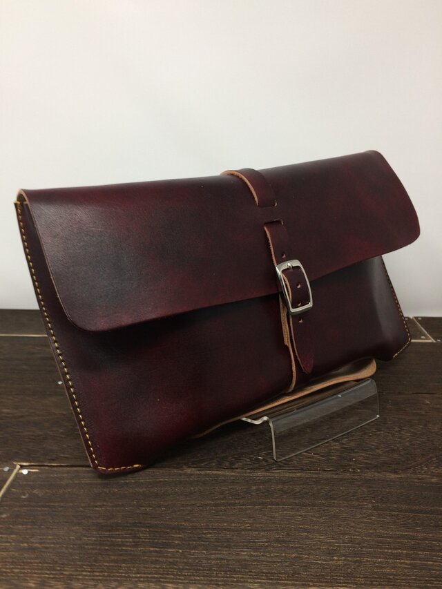 clutch bag 手染めレッドunisexの画像1枚目