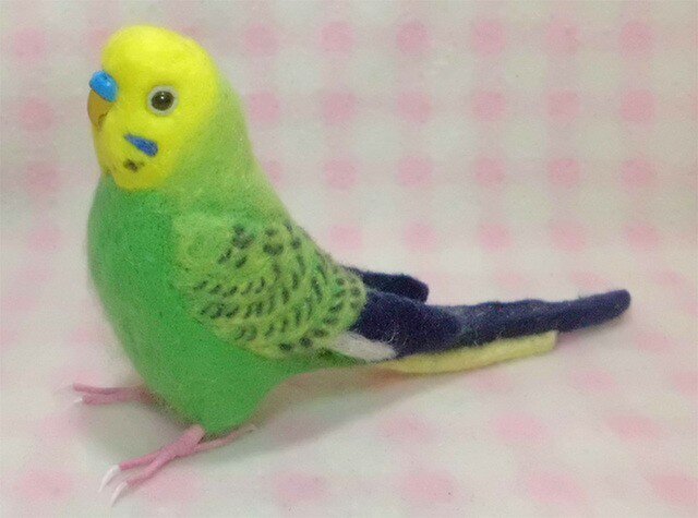 リアルサイズ♪ セキセイインコ 牧場色グリーンオパ－リン 羊毛フェルト ☆選べる鼻の色 受注作成 羊毛インコ ライフサイズ | iichi  日々の暮らしを心地よくするハンドメイドやアンティークのマーケットプレイス