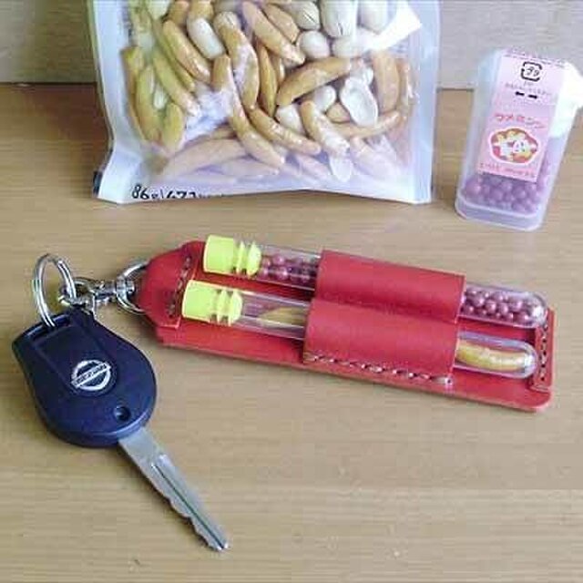 試験管 本革キーホルダー 赤の画像1枚目