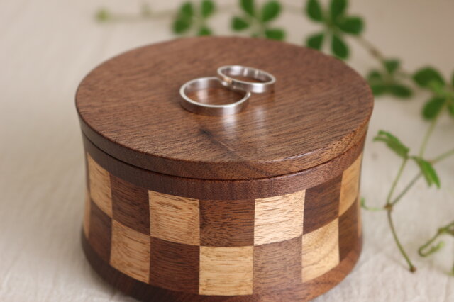 くるみの小物入れ 寄せ木の小物入れ：ブラックウォールナット＆くるみ | iichi