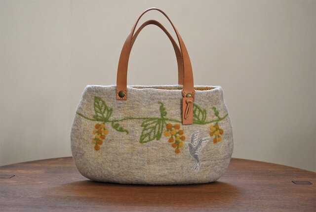 羊毛フェルトバッグ/森の実 | iichi 日々の暮らしを心地よくする