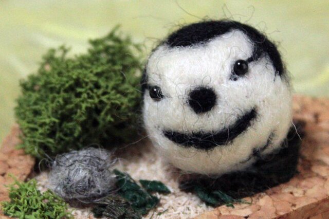 羊毛フェルト　　パグカー 羊毛フェルト 箱庭ハクセキレイ | iichi 日々の暮らしを心地よくする