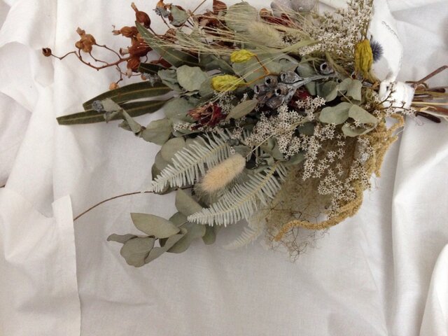 月桃の実とアマランサスのスワッグ | iichi 日々の暮らしを心地よく