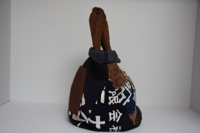 前掛け×柿渋染め×刺し子の家紋のバッグ (米) | iichi 日々の暮らしを