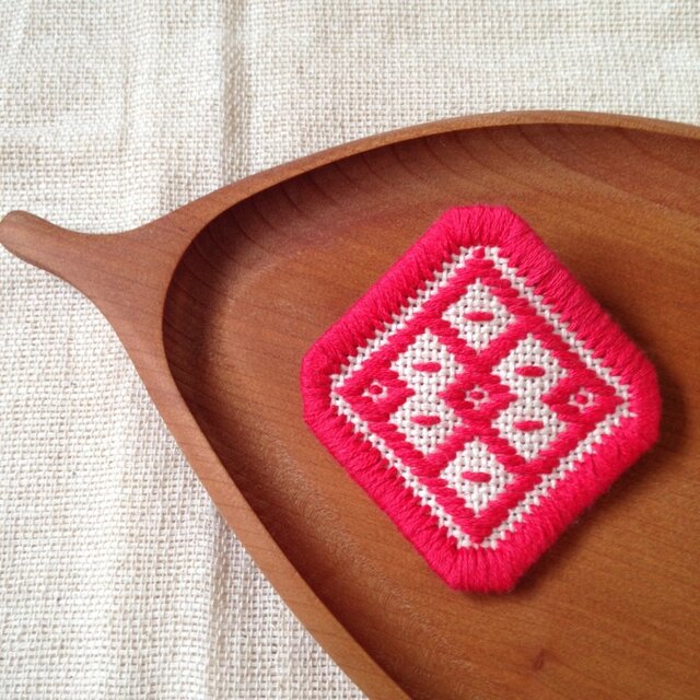 こぎん刺しブローチ＊『モドコ：重ねふくべ』