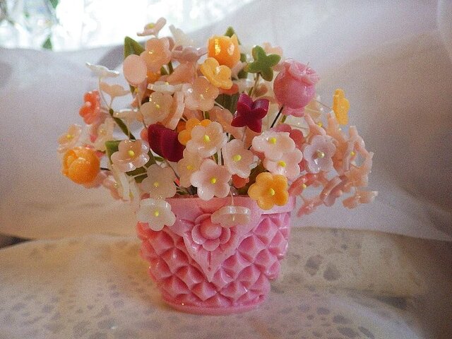 【オーダー】小さな石鹸かごに花盛り&ミニアレンジメント。ソープカービングの画像1枚目