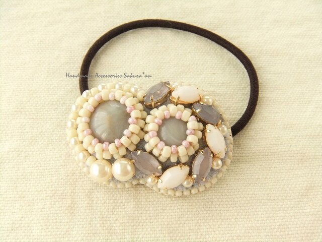 Hair accessory ヘアゴム ビーズ刺繍(K0606)の画像1枚目