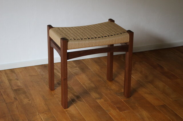 編み座面のスツール （ウォールナット） | iichi 日々の暮らしを