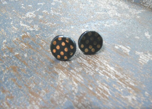 金彩dot round pierce(黒)の画像1枚目
