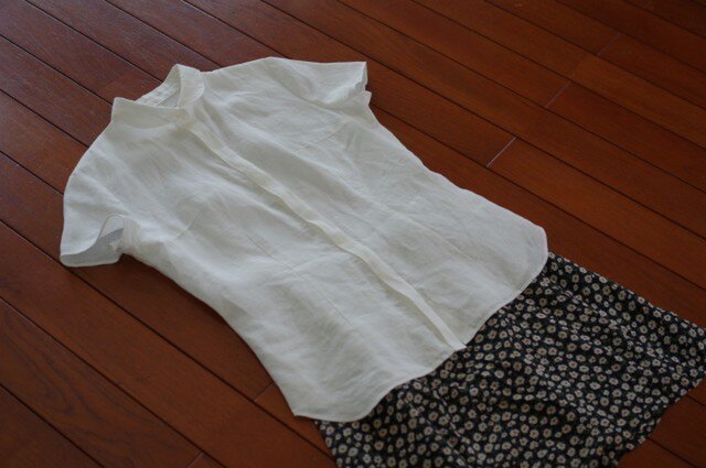M~LL 白いリネンの半袖丸襟ブラウス | iichi ハンドメイド・クラフト作品・手仕事品の通販