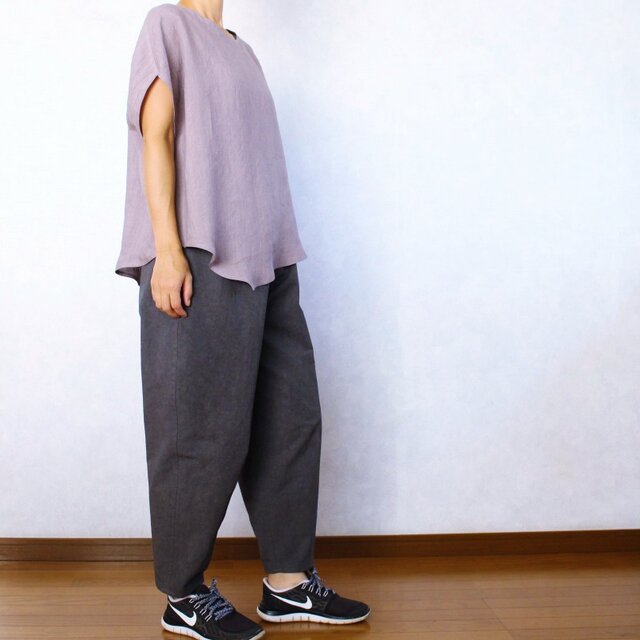 シンプル、ボーイッシュなひざ立体パンツ(チャコールグレー)の画像1枚目