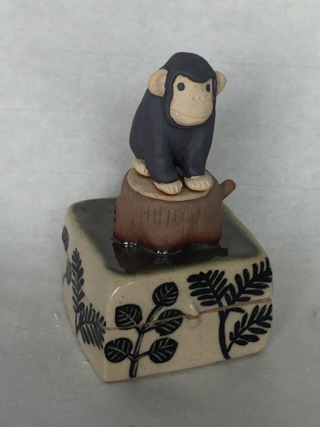 陶ハコ「森のチンパンジー」