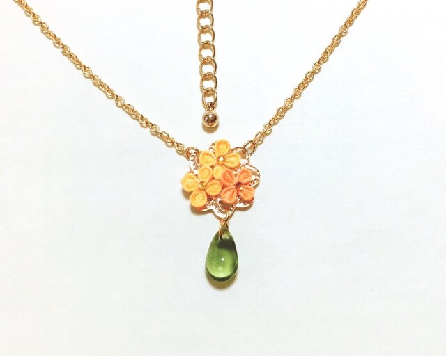 金木犀のネックレス*深花 -つまみ細工-の画像1枚目