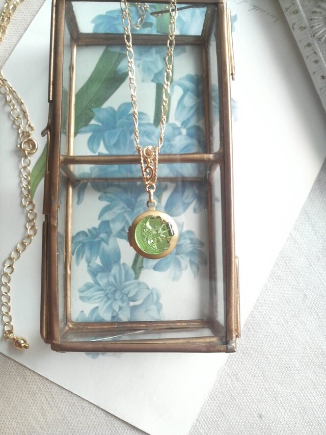 ヴィンテージ　ペリドット四つ葉のクローバー＆月　ロケットネックレス