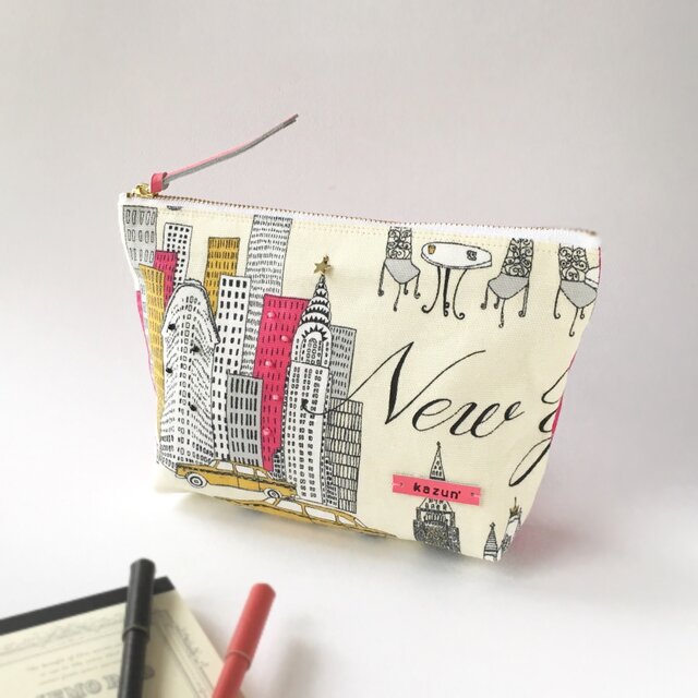 USA生地！NYカフェ＆ビル柄のマチ付きポーチ（内ポケット付き）、ビーズステッチ付き