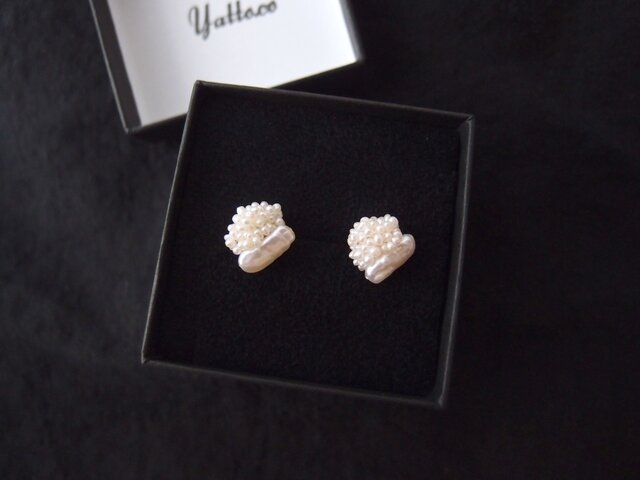 【真珠の刺繍ピアス】StickPearl×seedpearl スティックパール・シードパールの画像1枚目