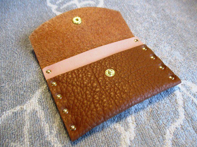 【新作】ミニマルだけどゴールドカシメでシックなカード&コインケースの画像1枚目