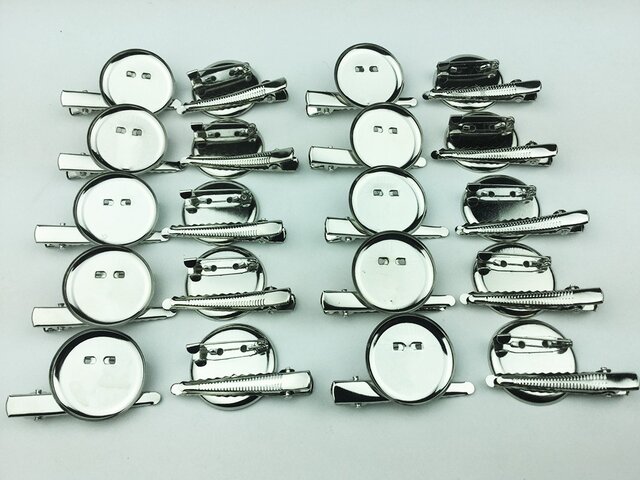 送料無料 コサージュ 金具 20個 シルバー ピン カップ30mm クリップ ブローチ アクセ ハンドメイド 素材 AP0022の画像1枚目