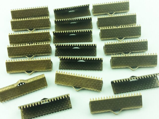 送料無料 ワニグチ 20個 リボン 留め 紐 留 22mm 金古美 ワニカン ワニ口 エンドパーツ (AP0076)の画像1枚目