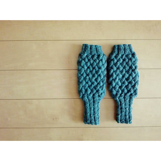バスケット編みのハンドウォーマー(テールグリーン)