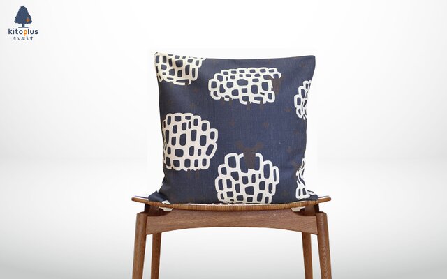 森のクッション Original Sheep back Navy blueの画像1枚目