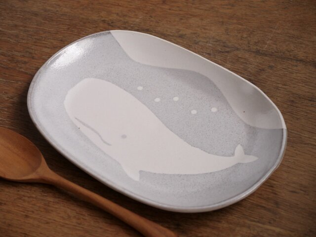 くじらの楕円皿(中)の画像1枚目