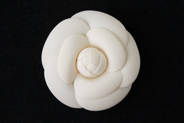 カメリアコサージュ<アイボリーホワイトシルク>CY003D-C8の画像1枚目