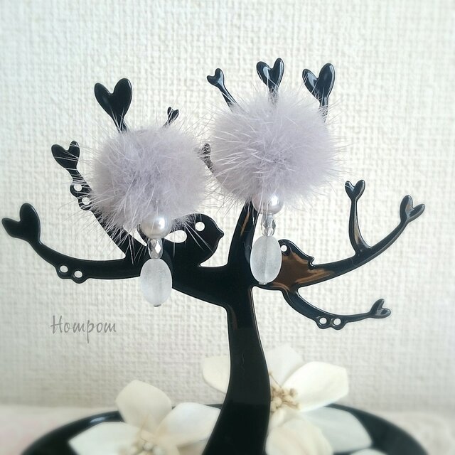 雫揺れるミンクファーピアス ホムポムの画像1枚目