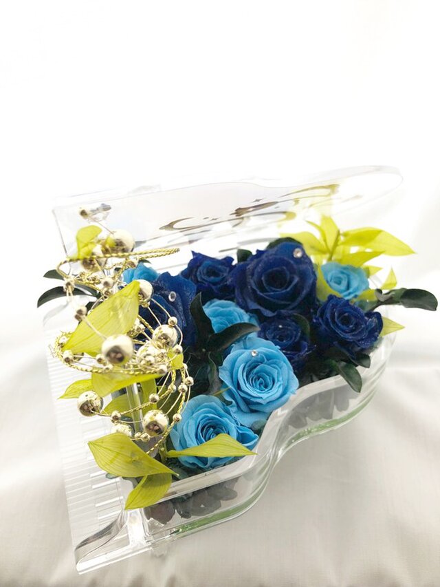 【プリザーブドフラワー/グランドピアノシリーズ】青とブルーの薔薇と葉を添えての画像1枚目