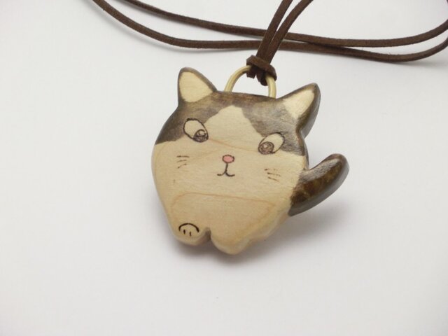 桂の猫ペンダント P1227の画像1枚目