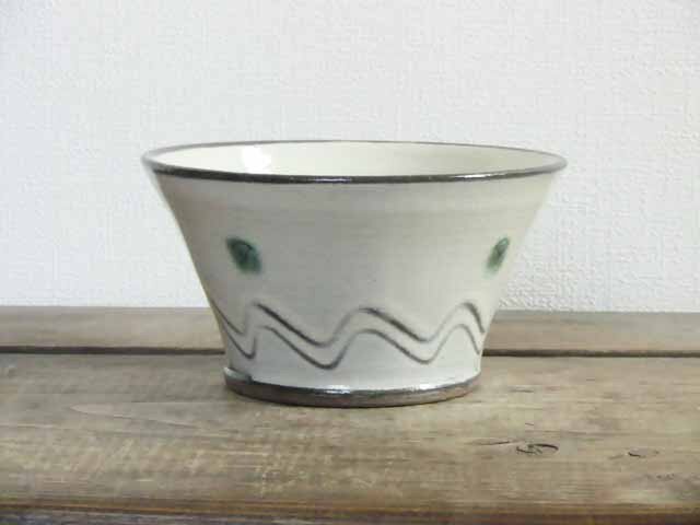 リベットの切立鉢(二彩)の画像1枚目