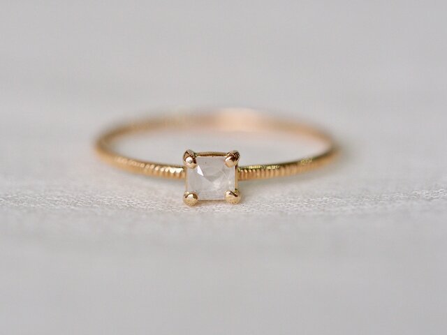 Baby Square Diamond Ring / Milkの画像1枚目