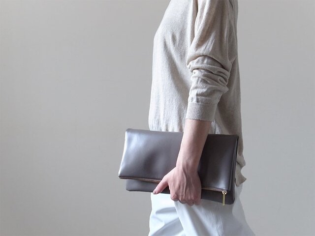 大人のシックな装いに - Clutch Bag - グレー - :カレン クオイルの画像1枚目