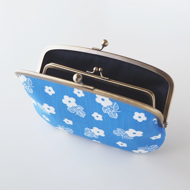□ヴィンテージ生地の親子がま口長財布 / ブルーに白の小花□ | iichi