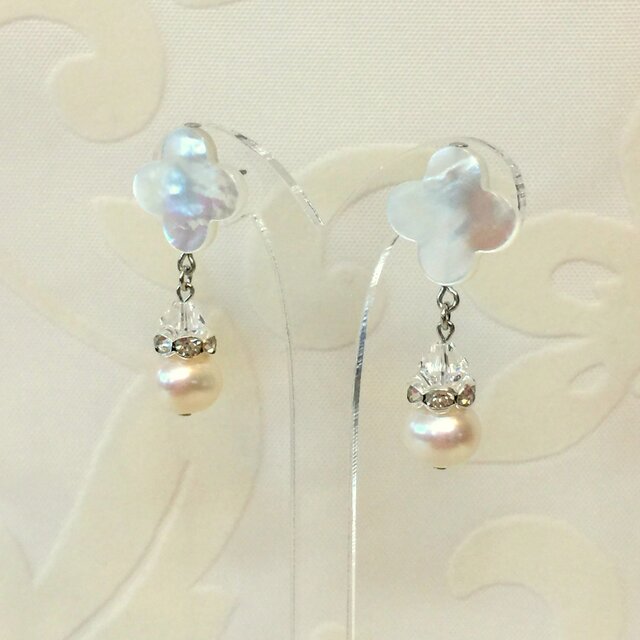 ホワイトシルバー ピアス/イヤリングの画像1枚目