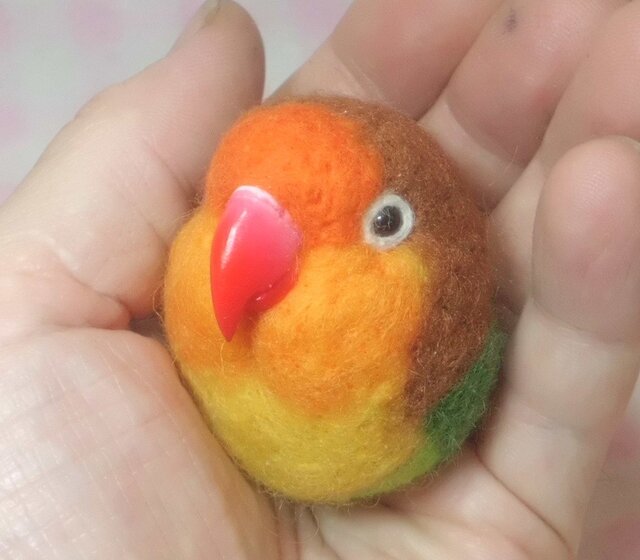 ルリコシボタンインコ ☆選べる2タイプ☆(Aマグネット・Bクリップ付ブローチピン) コロコロ♪丸顔 羊毛の小鳥の画像1枚目