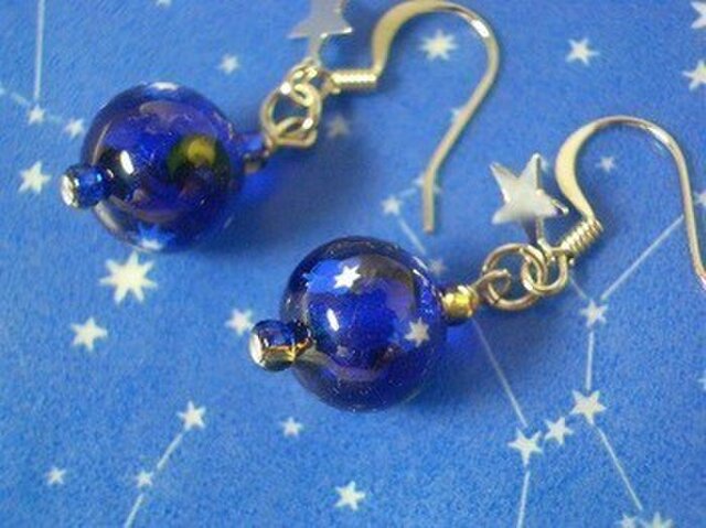 『5584』ハンドメイドピアス 宇宙の欠片ピアス | iichi 日々の暮らしを心地よくするハンドメイドや