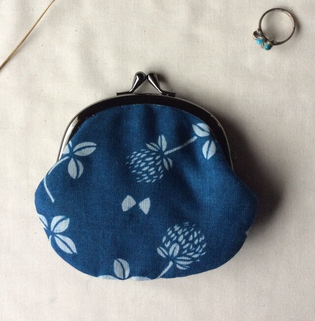 【再出品】藍染 がま口「花降る日」の画像1枚目