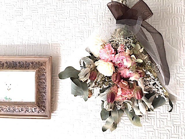 Flower wreath   Mizuiro　記念日　ウェルカムスペース Pink White のブーケ ウェルカムスペース | iichi 日々の暮らしを