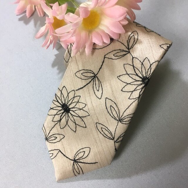 シャンタンに刺繍レースフラワーの画像1枚目