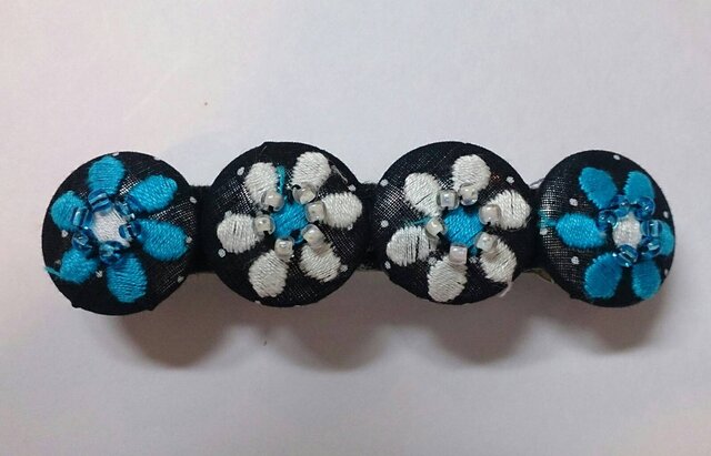 お花の刺繍のかわいいバレッタの画像1枚目