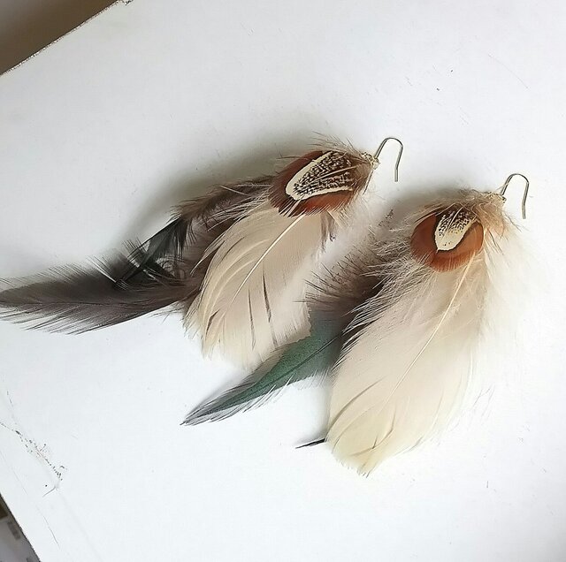 Feather DarkGreen ピアス・イヤリングの画像1枚目