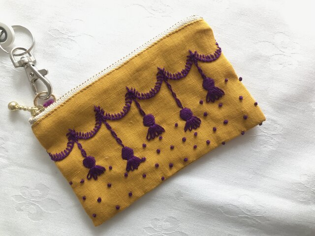シャンデリア刺繍のカードポーチ(からし)の画像1枚目