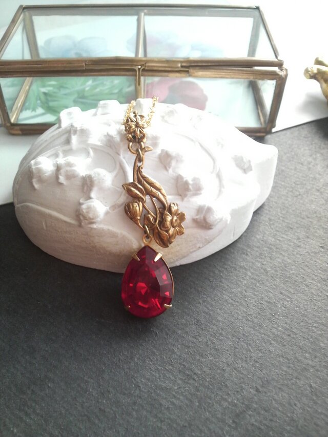 ヴィンテージ　スワロフスキーRuby　flowerエレガントネックレス