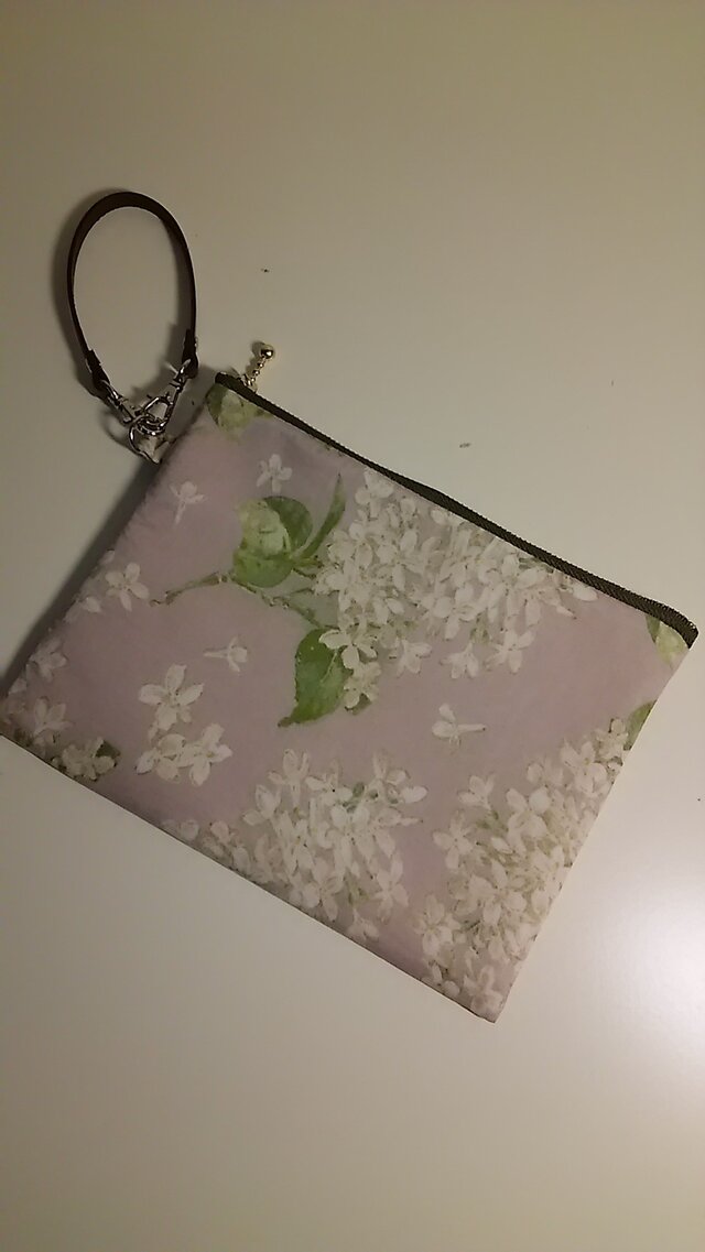 <送料無料>リバティ ぺたんこポーチ・Archive lilac 本革ストラップ付きの画像1枚目