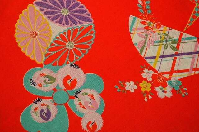 m0006 折り鶴・扇子・丸花紋様子供着物ハギレ☆古布・古裂/絞り/錦紗