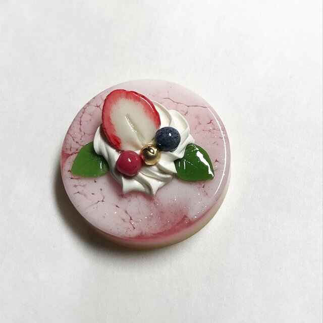 いちごベリーのマーブルケーキブローチの画像1枚目