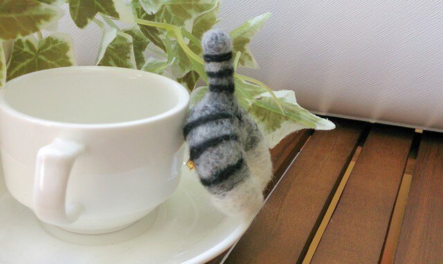 ネコケツ（サバトラ）おしりブローチ 動物ブローチ ネコ 猫 羊毛
