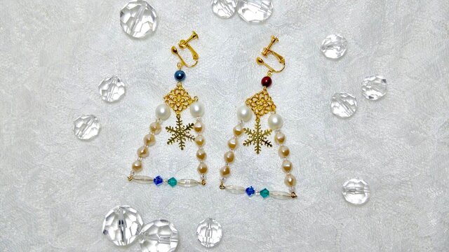 スワロとパールと雪の結晶ピアス/イヤリングの画像1枚目