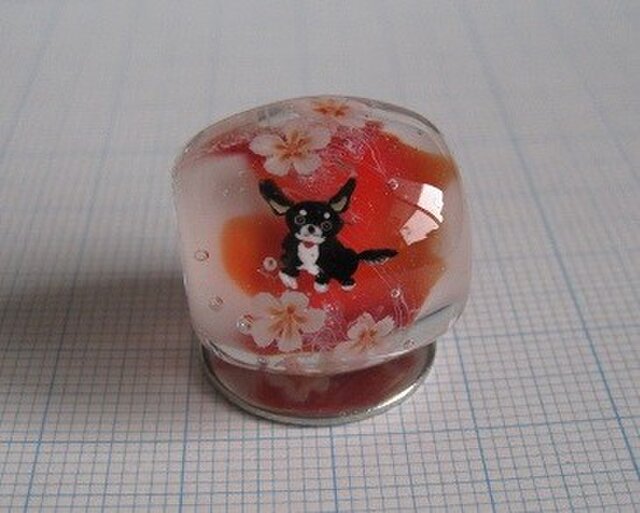 とんぼ玉 黒芝と花の画像1枚目
